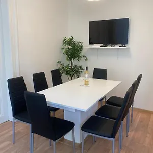 Apartament Designed Next To Vaclav Square With Terrace And Private Garage, Praga